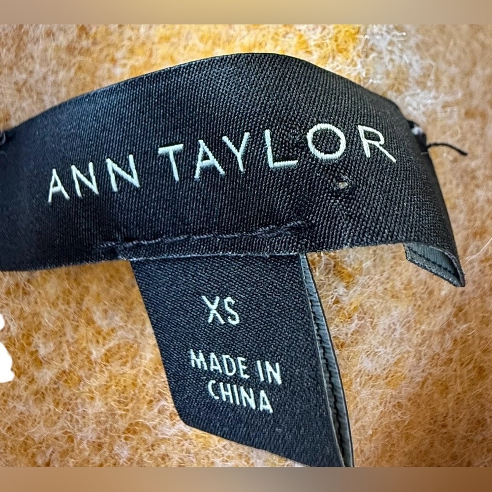 Ann Taylor Sweater Women's Size XS Pullover 100% Nylon Yellow/White Waves - Picture 5 of 6